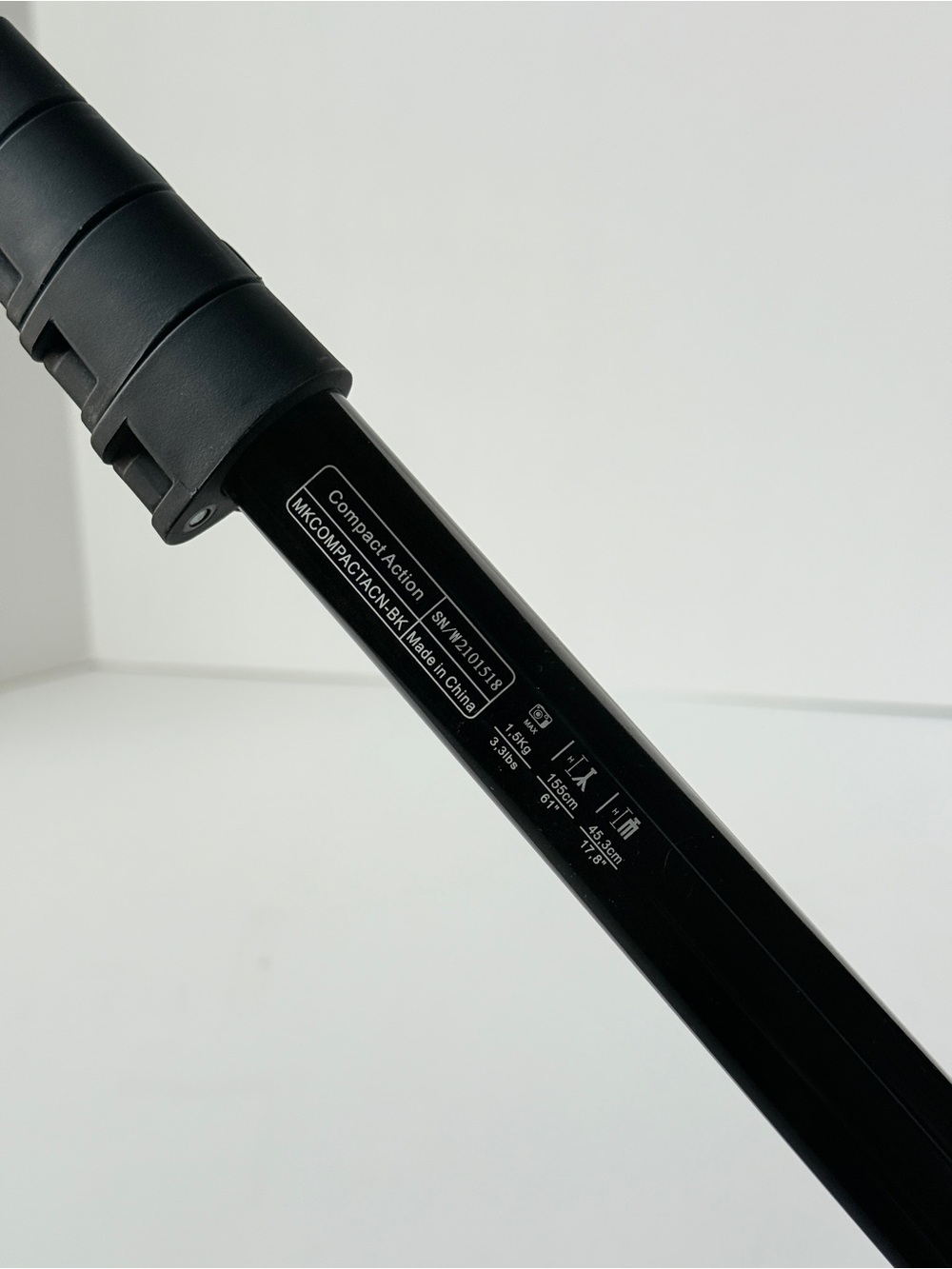 Manfrotto Black Camera Tripod with 3-Way Head - Picture 13 of 15